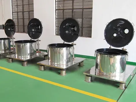 Halar-coated horizontal centrifuge