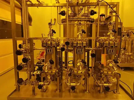 Photoresist reaction vessel