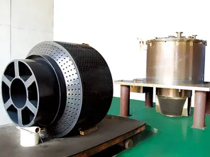 Bag-lifting centrifuge with Halar coating for chemical resistance