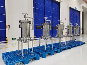 Cartridge filter lined with electronic-grade PFA