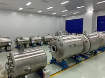 N-PTFE-lined tank for photoresist materials